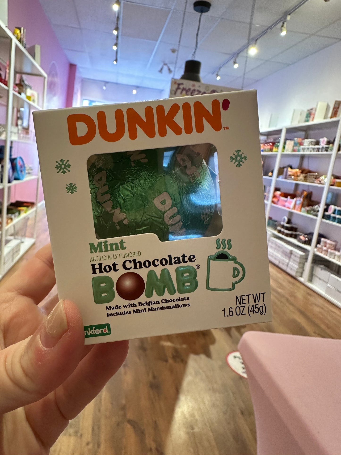 Dunkin’ Hot Chocolate Bomb - Mint